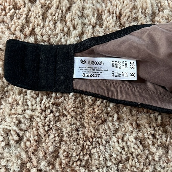 Like new Wacoal bra - Picture 3 of 3